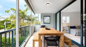 Central Location Stylish 3 Bed with Pool - Sunshine Central - Image 4