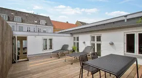 Central 3-bedroom apartment with huge terrace, including queen size beds - Image 4