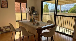 Sunlit Minimal Master Room With Bathroom Aircon Bayswater Central City & Airport - Image 3