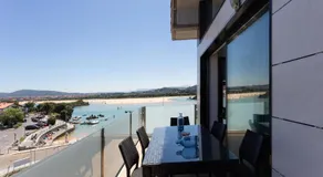 Apartamentos Playa De Los Barcos - Image 2