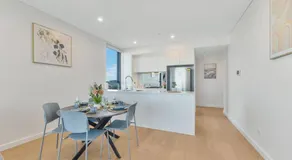 Vivid home in Bankstown 2B2B - Image 5