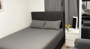 Stylish Modern Gatwick Studio, Free Parking - Image 2