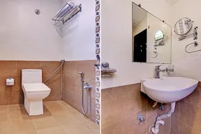 Townhouse OAK Varsha Inn - Image 2