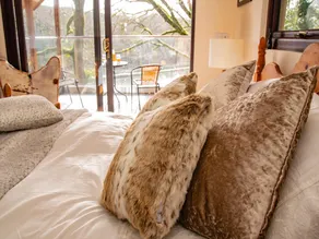 Finest Retreats - The Tree House - Eco-Friendly, Back to Nature Experience - Image 2