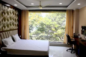 Park Royale Hotel - Image 2