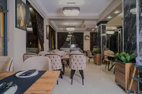 Grand CLOVER Hotel - Image 2