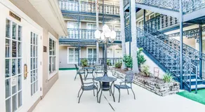 LA Plaza Apartments - Image 4