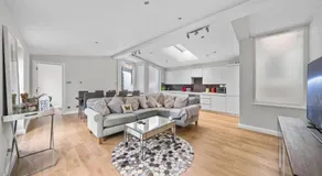 3 Bed City Centre House Sleeps 6 - Parking Wifi - Image 4