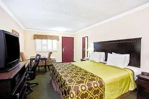 Travelodge by Wyndham Chatsworth - Image 2