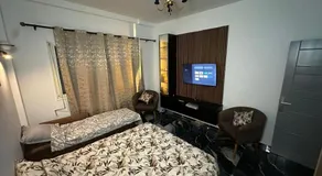 The HQ - Image 2