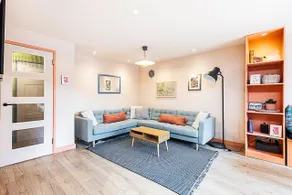 Bright 2-Bed Home Near Putney Riverside - Image 4