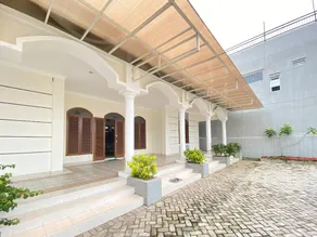 Urbanview Raden Mansion Jember - Image 3