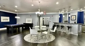 Cozy Downtown Loft with Balcony - Image 3