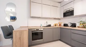 Heroes Square Apartment - Image 3
