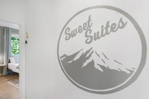 Kurt's Sweet Suite - 84 Walkscore - Image 2