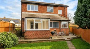 Family-Friendly Detached House Near Leeds and Bradford with Garden - Image 5