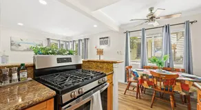 Bright & Cozy Getaway-10min to Downtown LA - Image 4