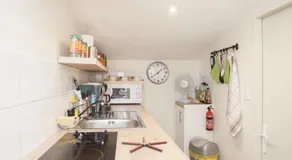 Spacious 2-Bedroom Family Duplex with Free Parking and Netflix - Image 3