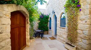 Artist Quarter Guesthouse B&B - Image 2