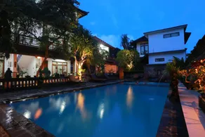 Warsa Garden Bungalows - Image 2