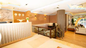 Oriental Hotel Apartments - Image 4