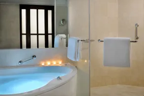Connaught Palace Hotel, Dubai - Image 4