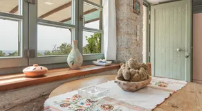 Boutique Stone Cottage House - Image 4