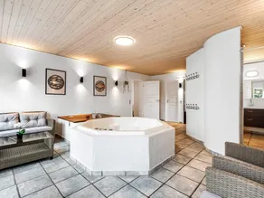 Holiday home for 22 guests - Image 2