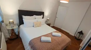 Lovely 2 Bedroom Modern Ground Floor Flat - Image 5