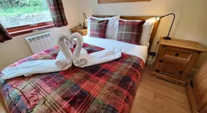 Loch Ness Balcony Apartment - Image 2