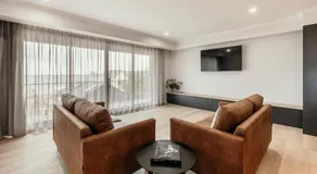 Met Apartments - Image 2
