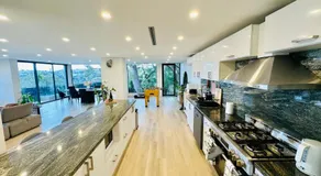 6BR Stunning Waterview & Private Pool - Image 5