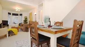 Coronation View, 3 Bedroom House in Bath By N And N Stays with Free Parking, Great for companies and contractors working in the area or an ideal base for guests visiting Bath - Image 3