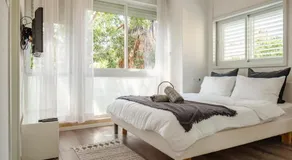 Big Apartment Next to Gordon Beach Plus Free Parking - Image 2