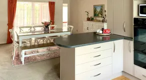 Spacious 200sqm 3BR House in Chartwell for 7, 2 Baths, Ideal for Family and Business - Image 5
