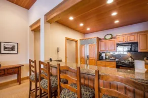 Premium One Bedroom Townhouse - Image 4