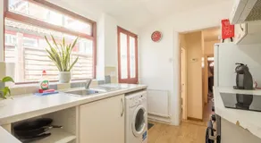Wimborne House, 3BR, Airport, M1, 6 beds - Image 3