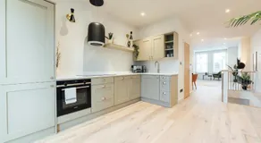 Luxurious & Modern London Apartment in Honor Oak - Image 2