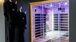 Au domaine des anges, 3 gîtes luxueux avec Jacuzzi privatif, sauna, mini-piscine, piscine extérieure chauffée en saison - Image 4