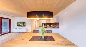 Urban-Apartmenthaus zwischen Berg und See - Image 5