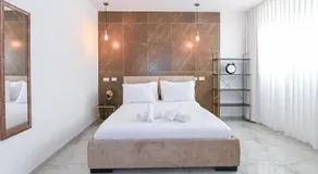 Lake Mansion Boutique Apartments - Image 3