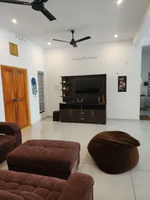 Spacious 5 BHK Luxury Stay - Image 2
