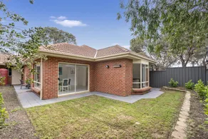 Spacious Glenunga Home with Garage Parking - Image 4