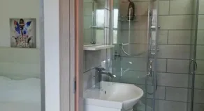 VILLA GIULIANA stanze con bagno interno in Villa a 350 mt spiaggia libera Lido delle Sirene - Image 2
