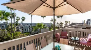 3 Bedroom! - Complex is on the beach with huge pool - Image 2
