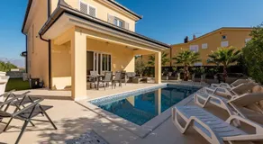 Villa Marevia - Luxury Pool Villa near Beach - Image 3