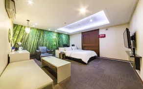 Nice Hotel - Image 4