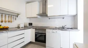 NEW 7th CORNER city center Apartment for groups - Image 2