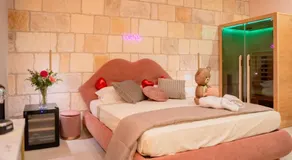 Roses Suite & Apartments  - Image 2