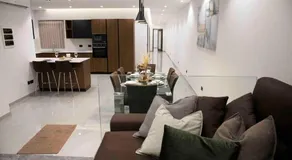 Flat 1, Large 3 bedroom Apartment, near Beaches and Countryside, Sleeps 11 - Image 4